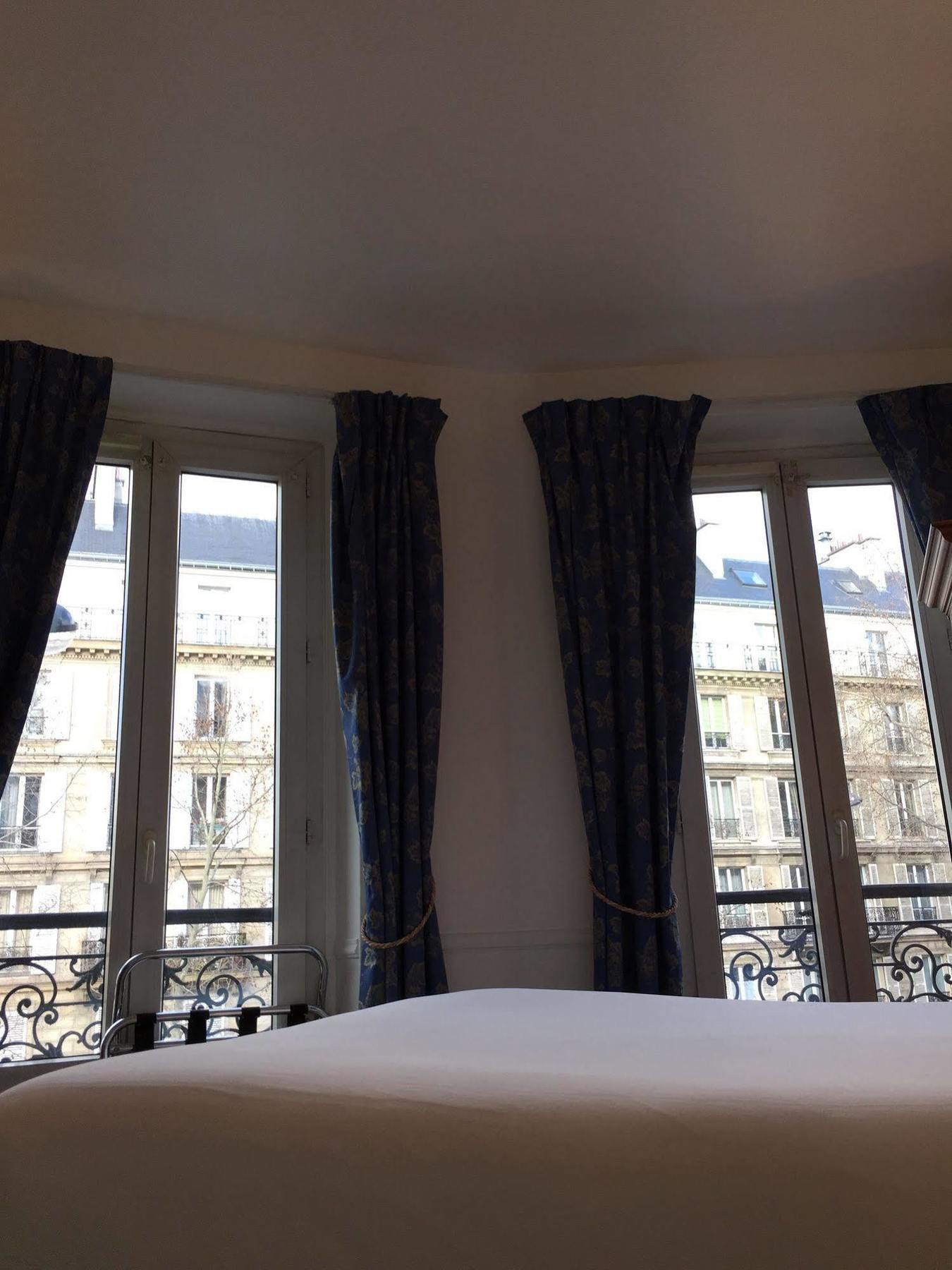 Hotel Avama Prony Париж Екстериор снимка